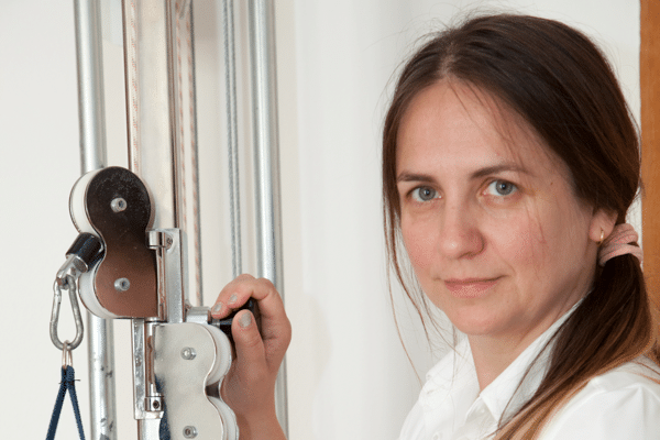 Lidia Gmeiner Physiotherapeutin Lidia Gmeiner bei der Arbeit in der Praxis Dr. Freynhofer in Neustadtl